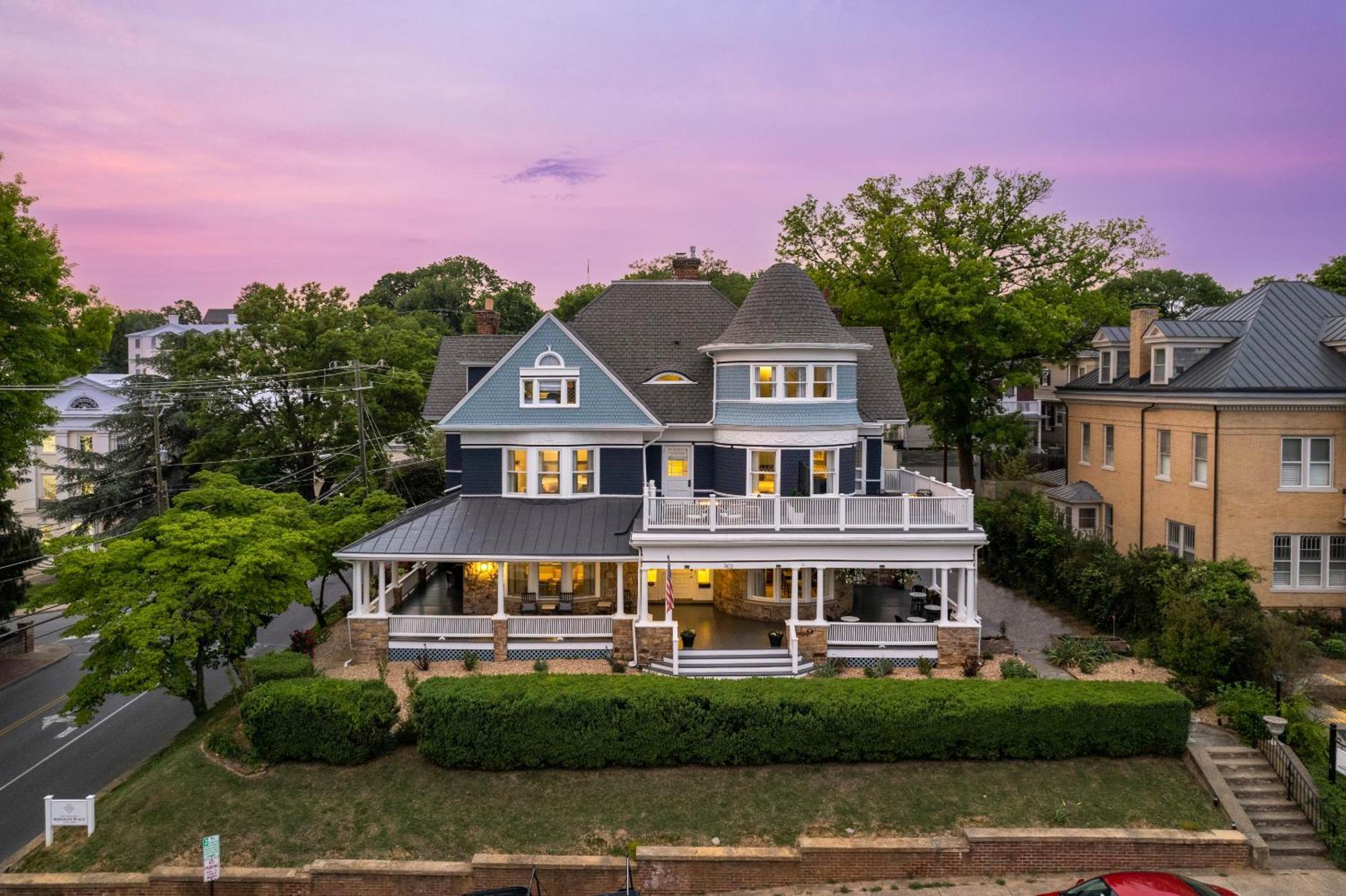 The Historic Berkeley Place Staunton Rom bilde