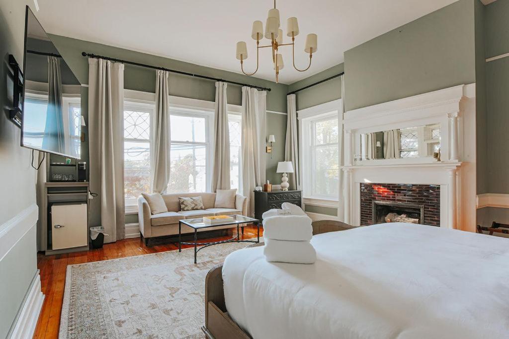 The Historic Berkeley Place Staunton Rom bilde