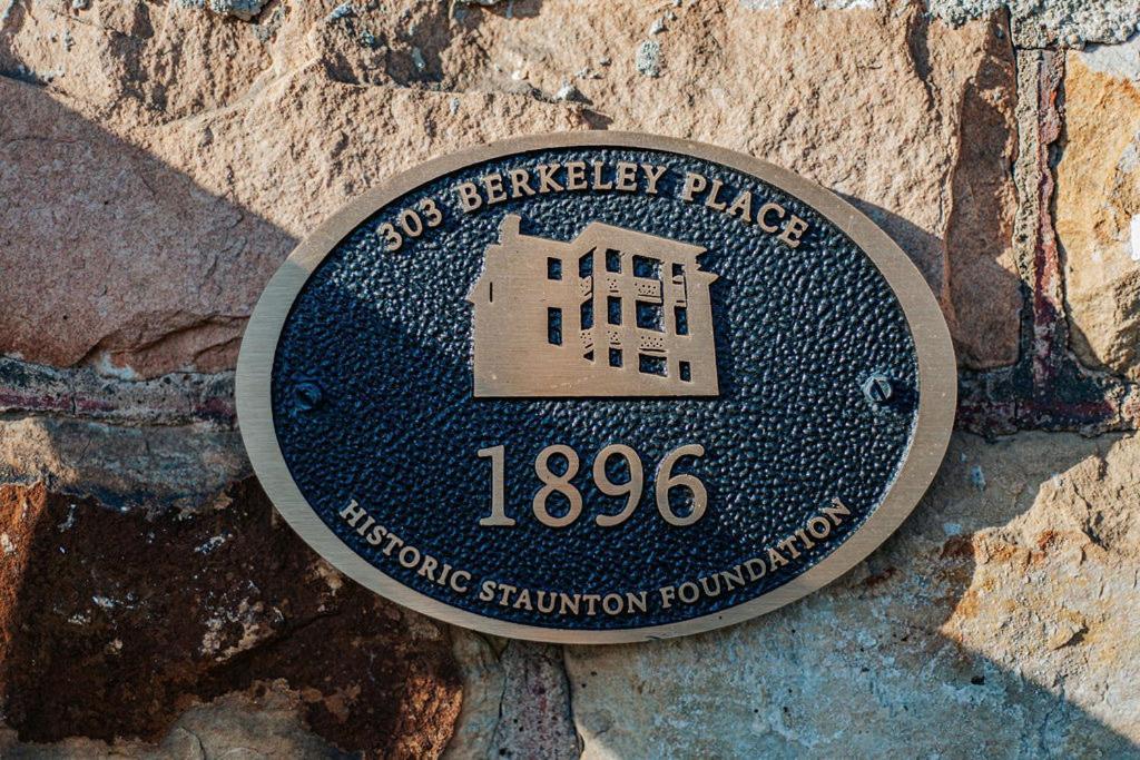 The Historic Berkeley Place Staunton Rom bilde